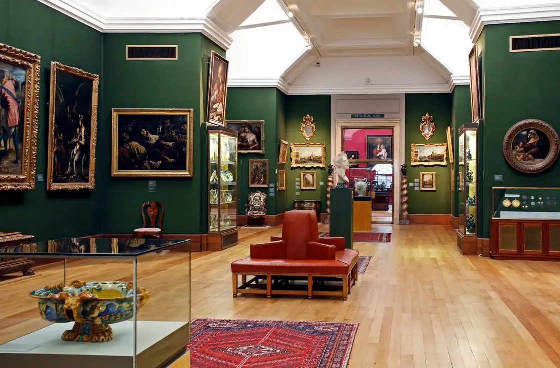 A painting and ceramics gallery at the Fitzwilliam Museum monitored for temperature, humidity and light