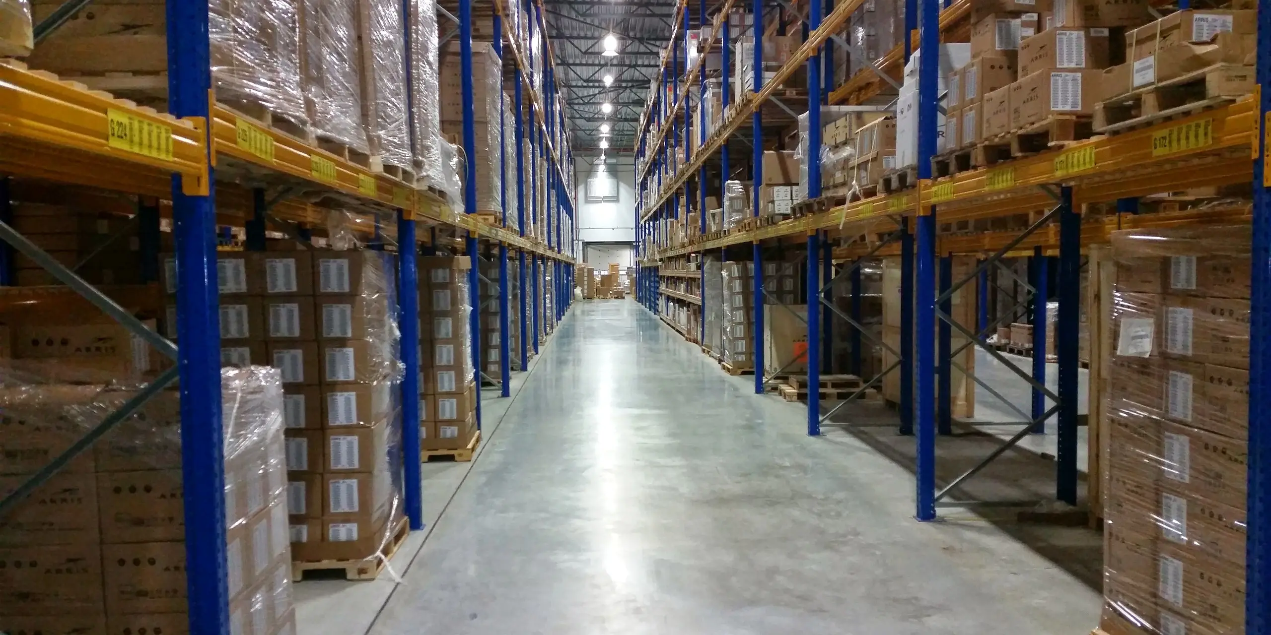 A long aisle of high racking in a temperature-controlled warehouse, the subject of the temperature mapping guide